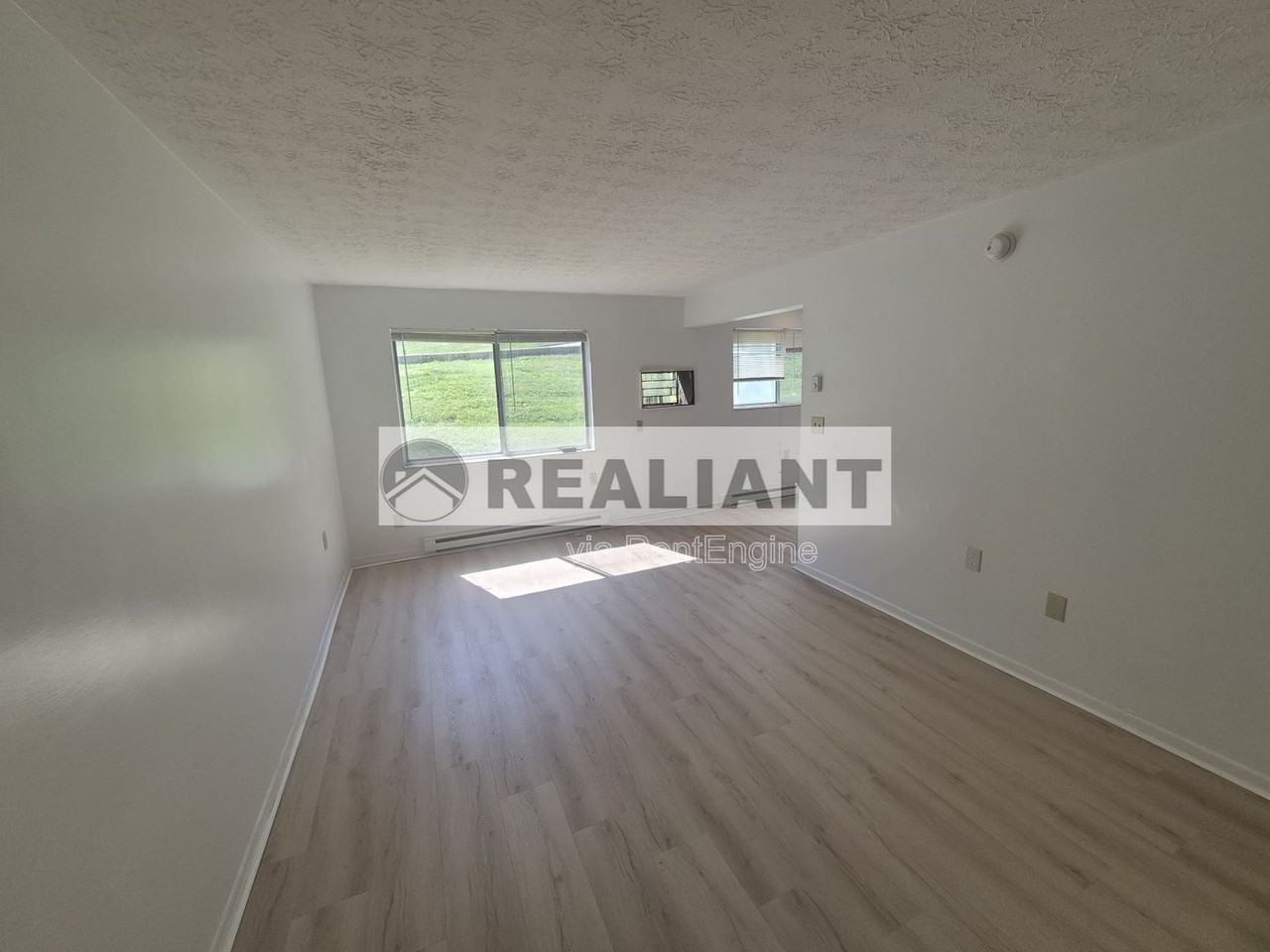 918 Highland Ave #2 - Photo 4 of 10