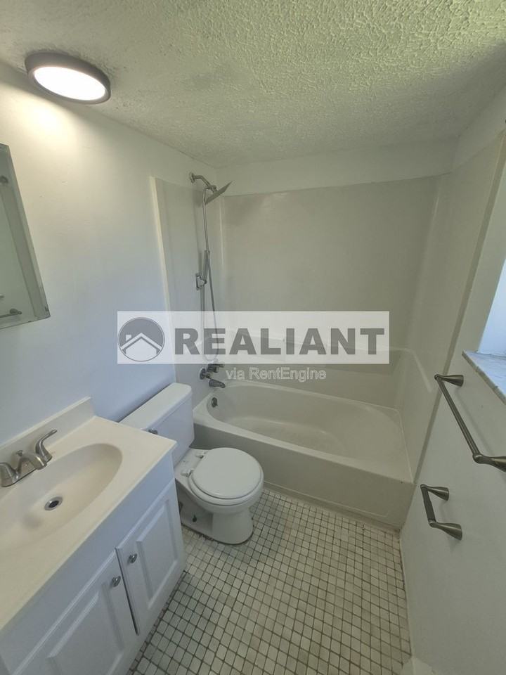 918 Highland Ave #2 - Photo 6 of 10