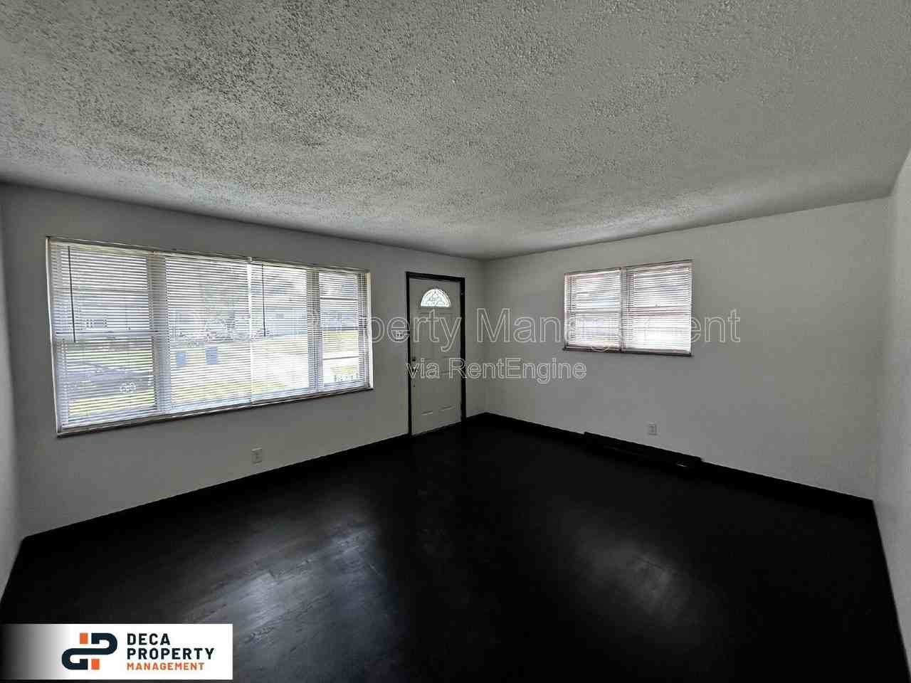 2312 Shields Ave - Photo 2 of 14