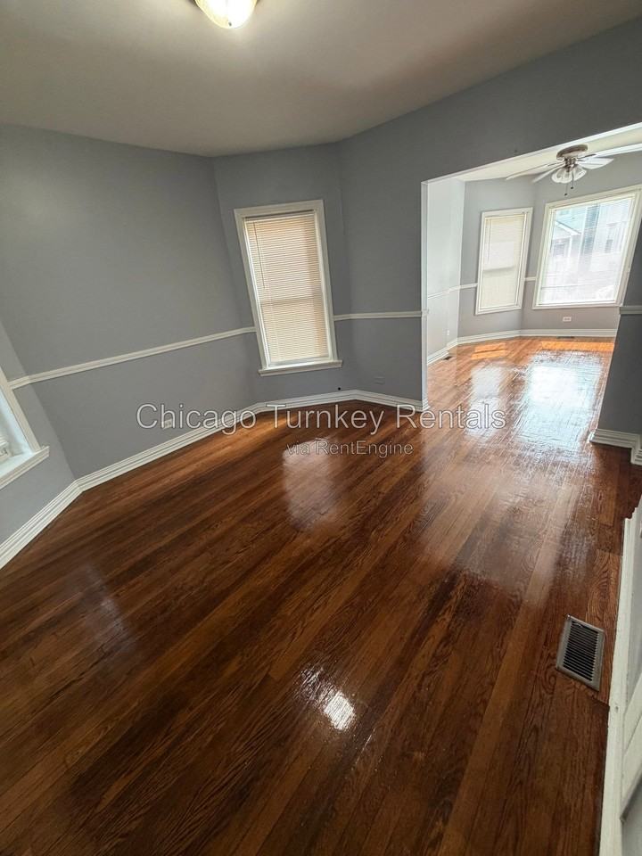 7125 S Ellis Ave #1 - Photo 3 of 22