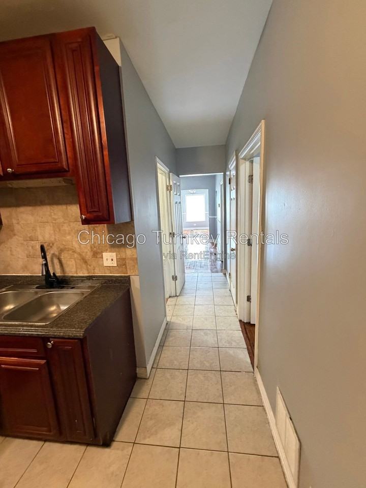 7125 S Ellis Ave #1 - Photo 5 of 22