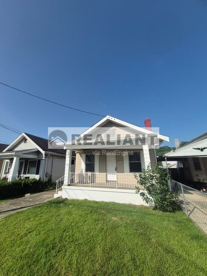 2717 Dakota Ave