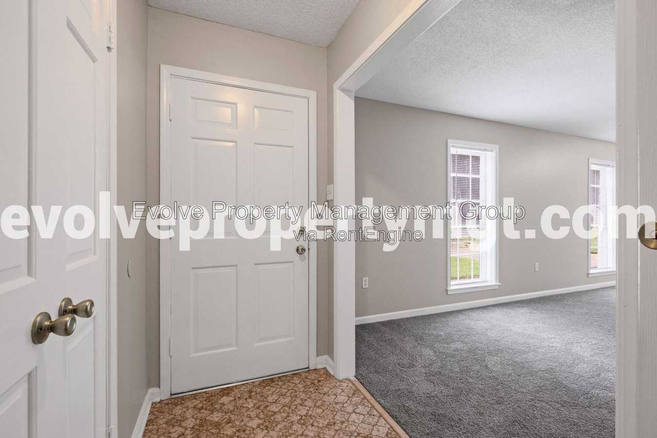 5331 Pipers Gap Dr - Photo 5 of 25