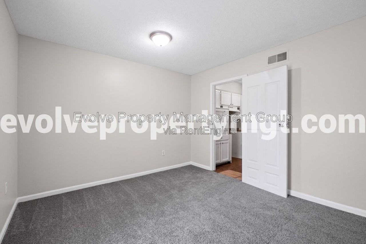 5331 Pipers Gap Dr - Photo 7 of 25