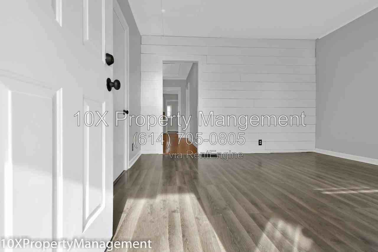 128 Benfield Ave - Photo 6 of 21