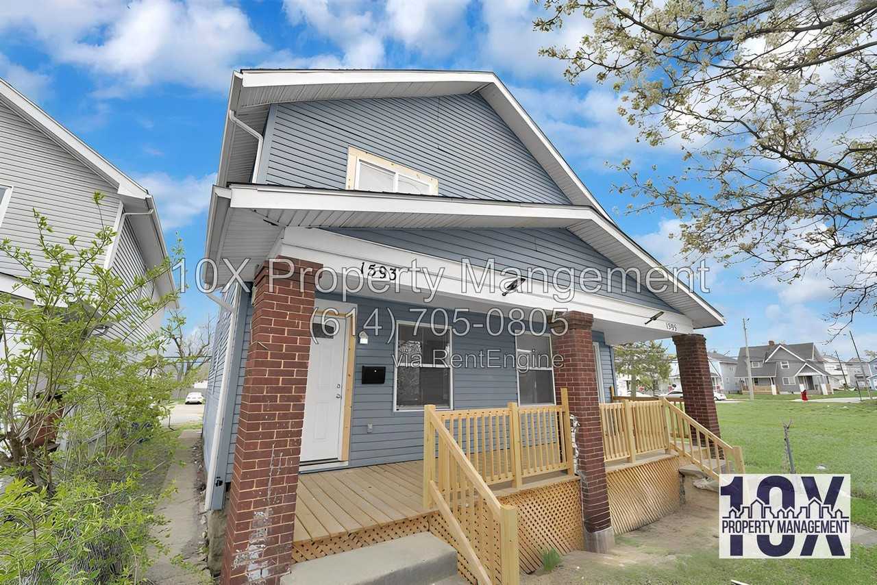 1593 Cleveland Ave - Photo 3 of 33