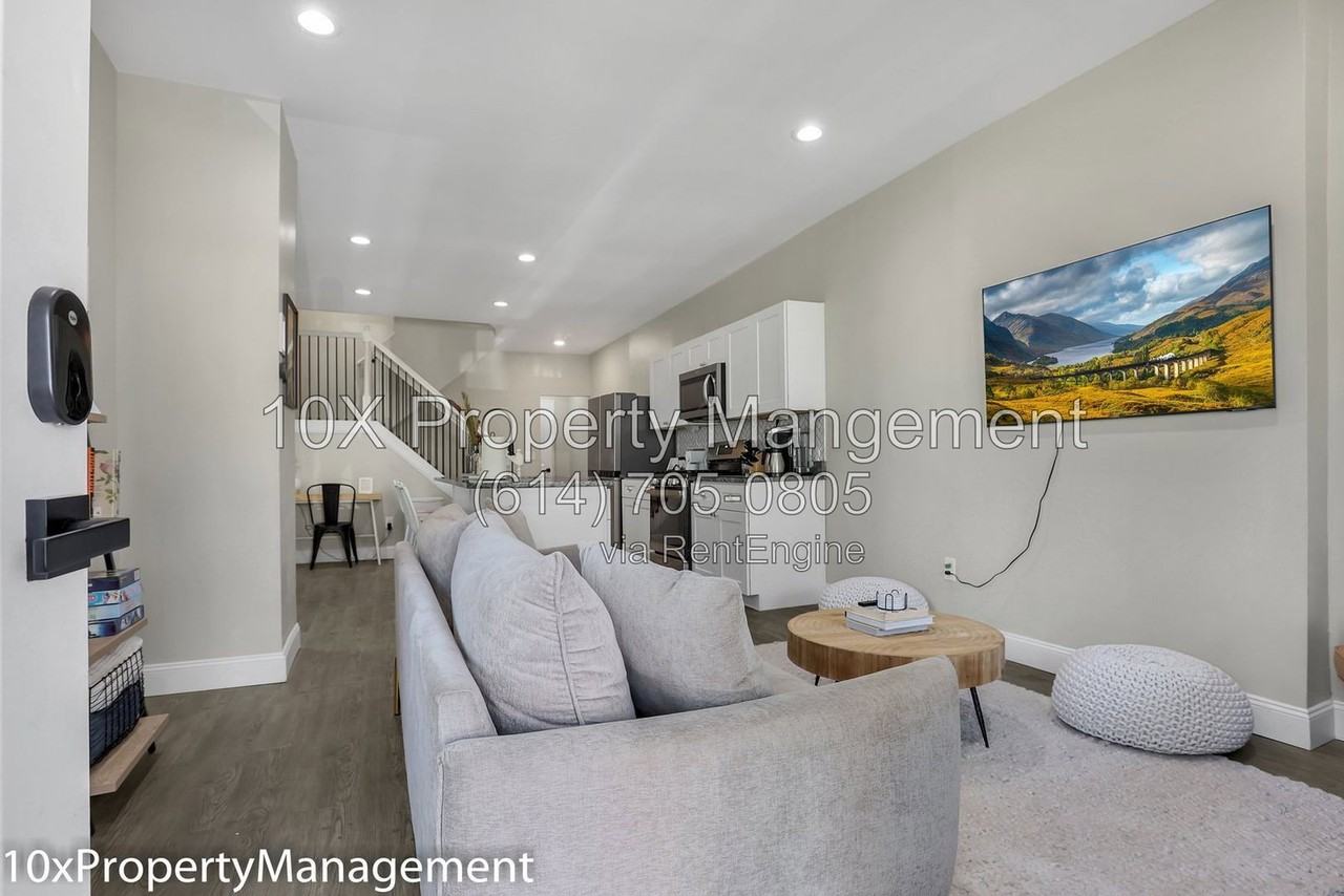 564 Kimball Pl - Photo 2 of 44