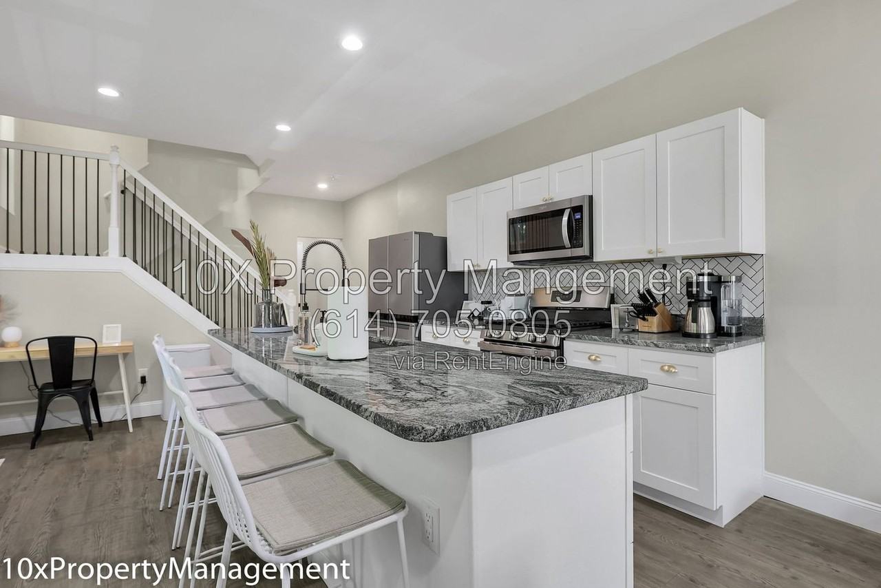 564 Kimball Pl - Photo 4 of 44