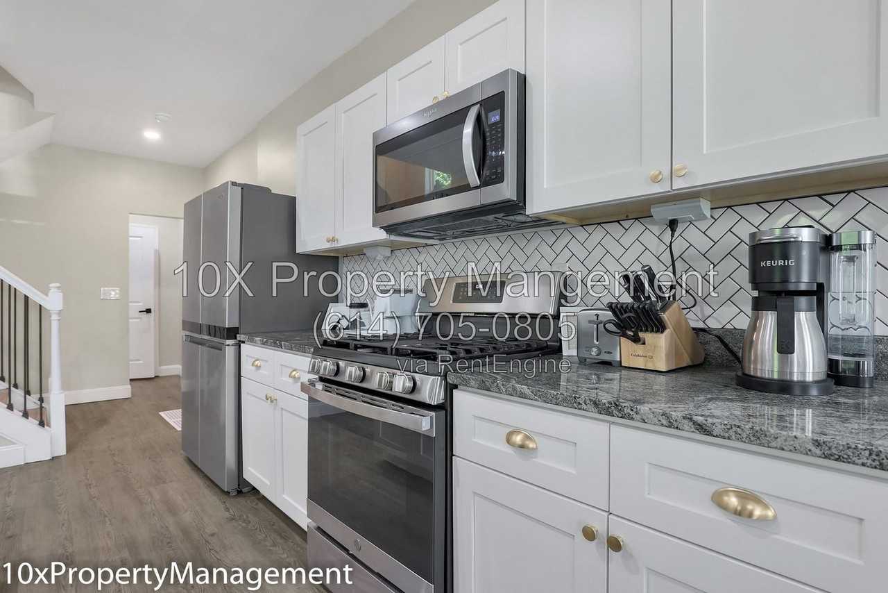564 Kimball Pl - Photo 5 of 44