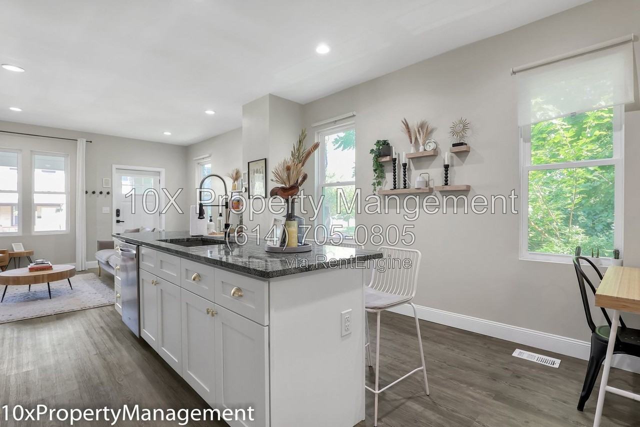 564 Kimball Pl - Photo 6 of 44
