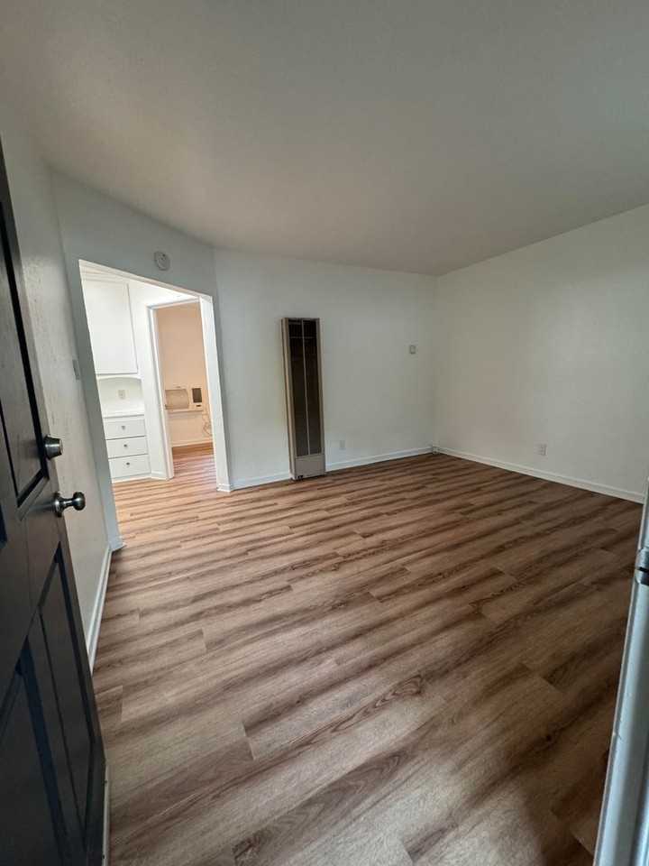 Ten Apartments - Photo 3 of 10