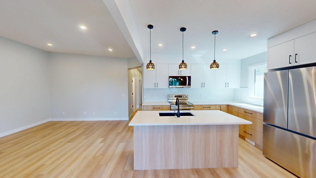 12 Silver Springs Dr Nw - Upper - Photo 2 of 15