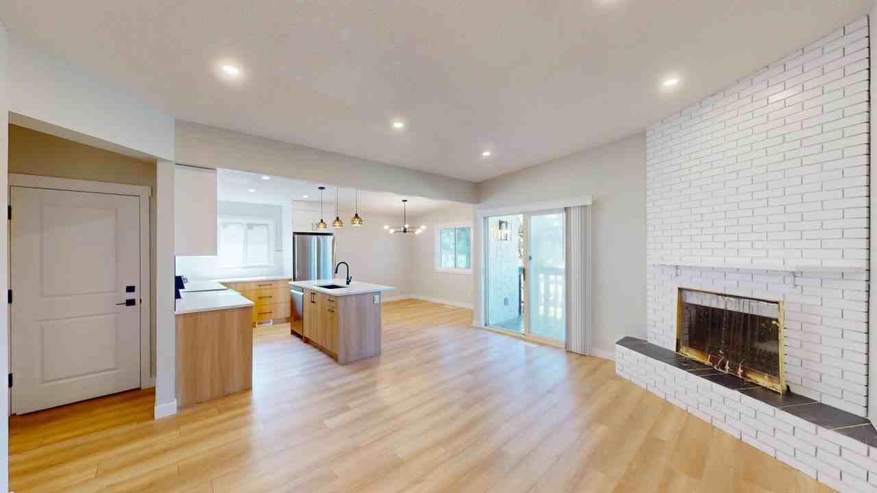 12 Silver Springs Dr Nw - Upper - Photo 3 of 15