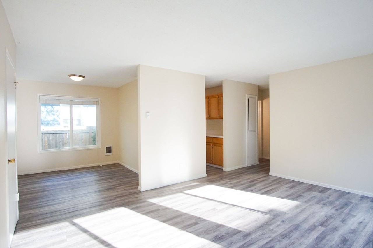 4153 Se 37th Ave #2 - Photo 3 of 18