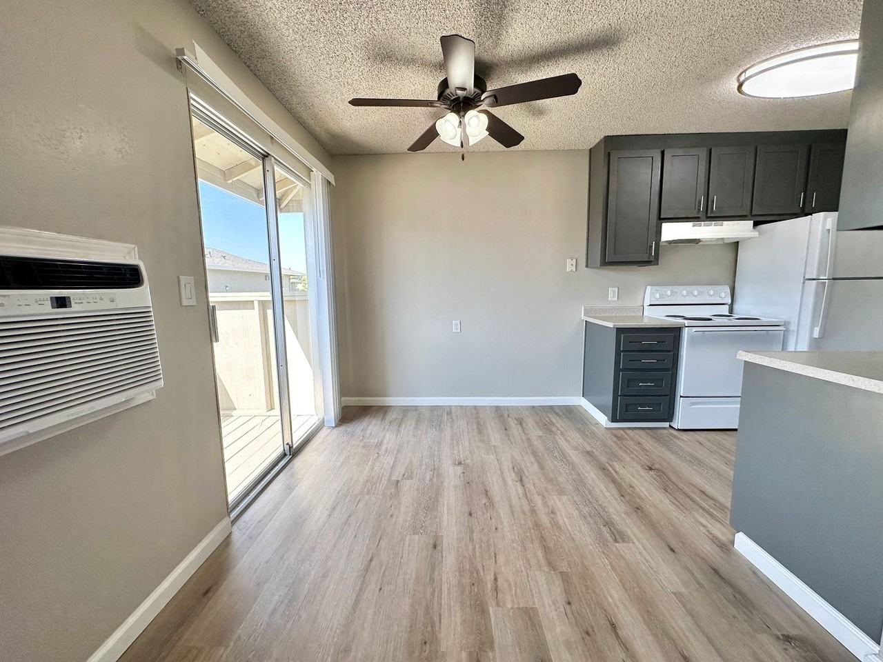 Oasis Apartments - Photo 3 of 6