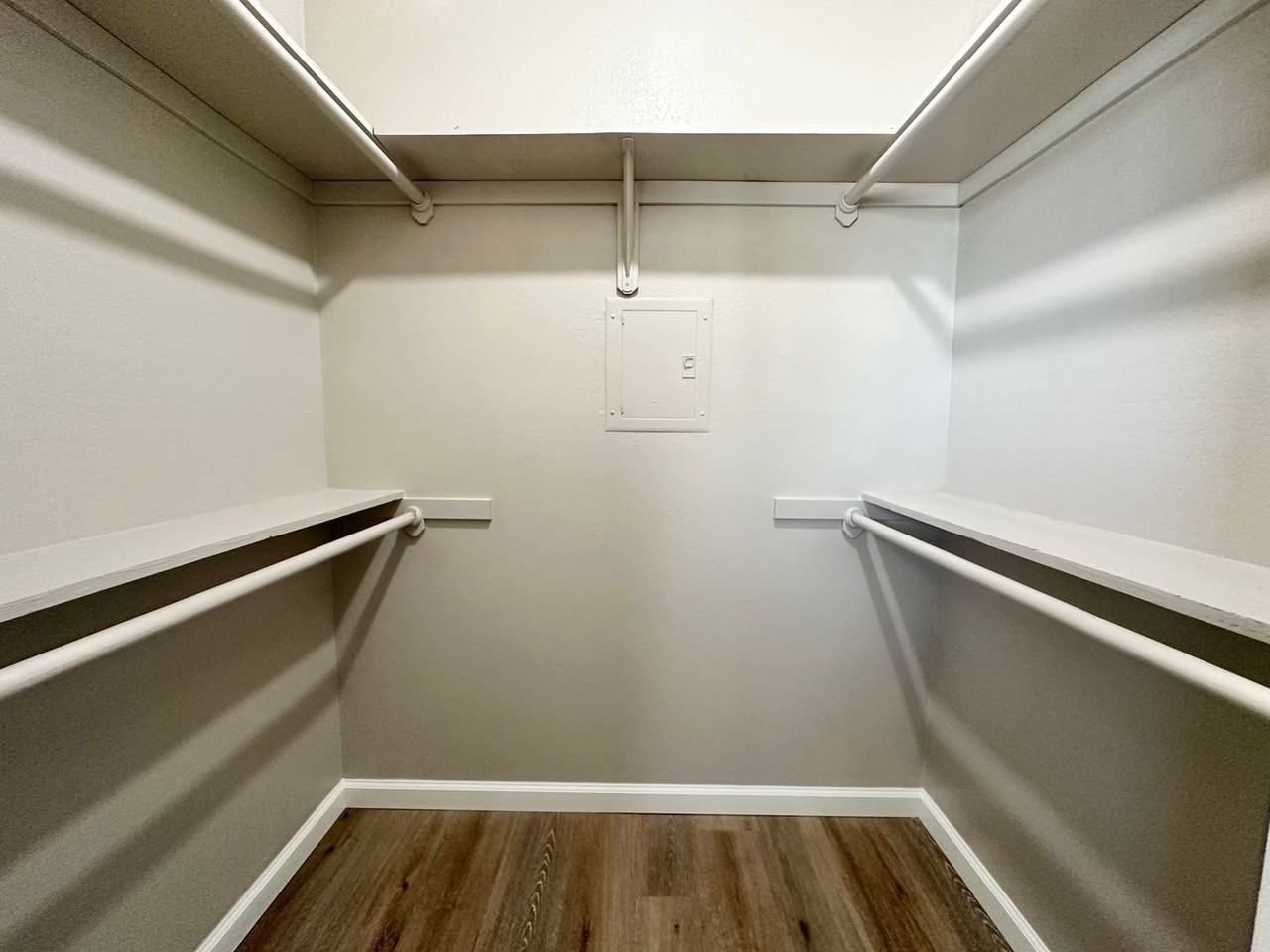 Oasis Apartments - Photo 6 of 6