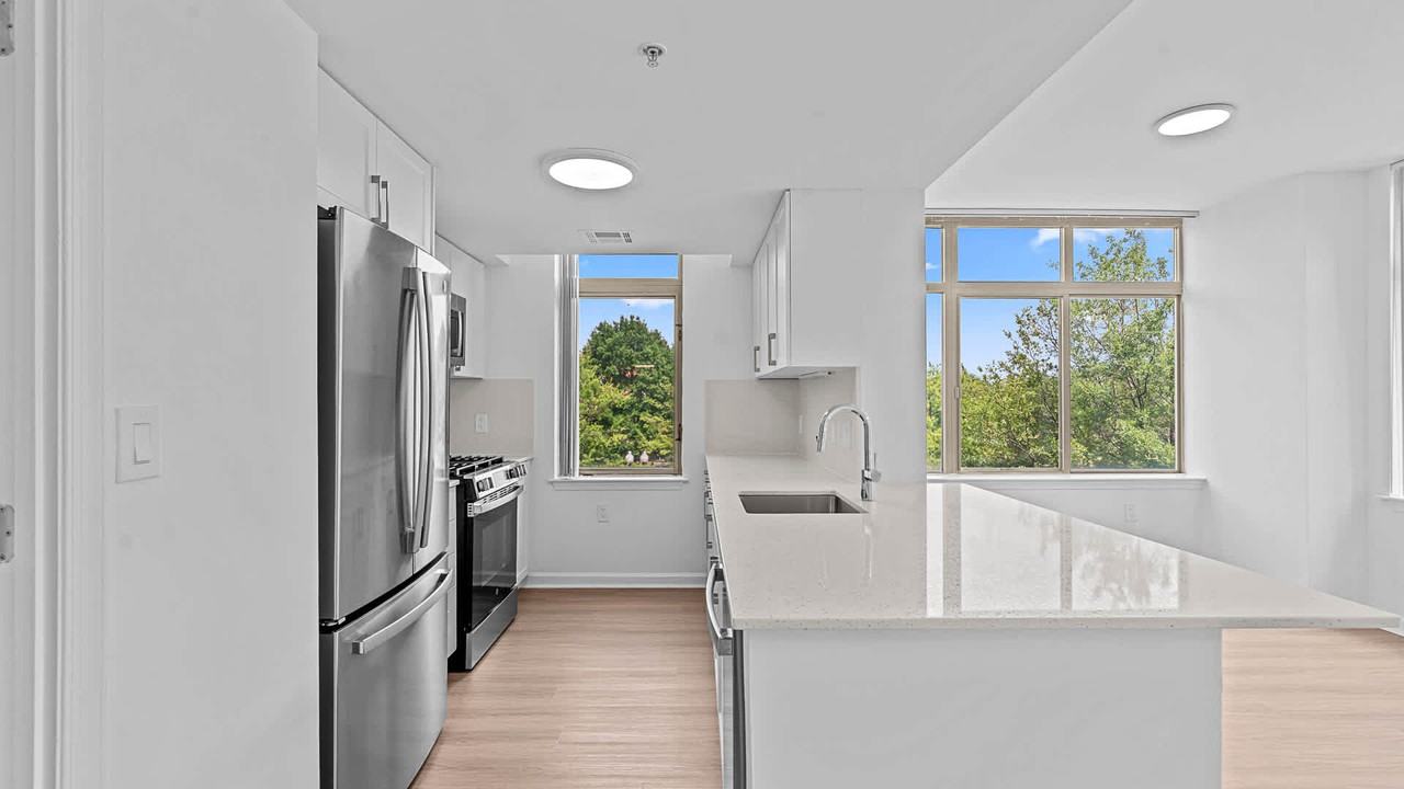 The Reserve at Clarendon Centre - Photo 5 of 46