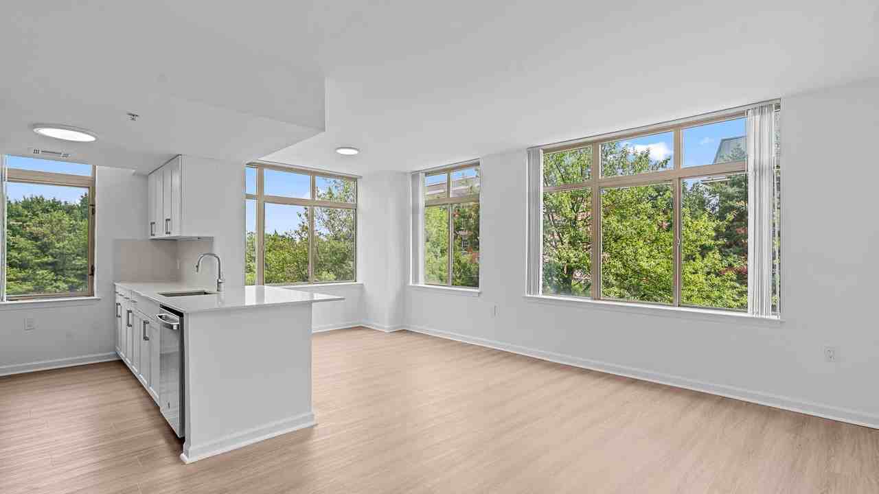 The Reserve at Clarendon Centre - Photo 7 of 46