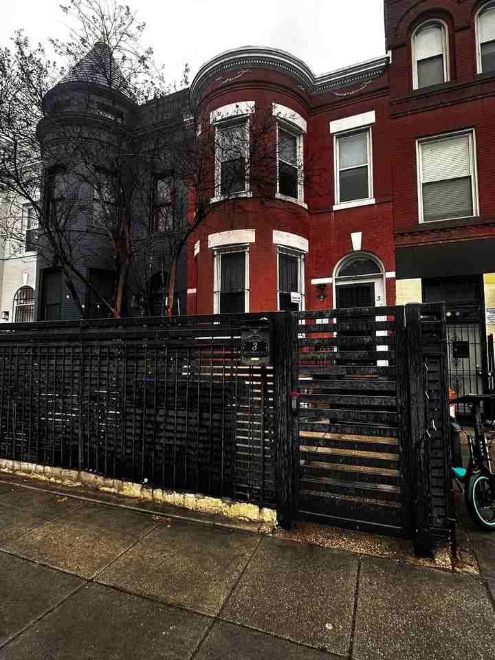 3 New York Ave Nw #B - Photo 2 of 15