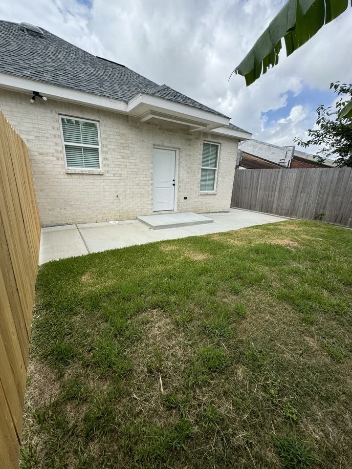 4000 Juno Dr #4000 - Photo 2 of 9