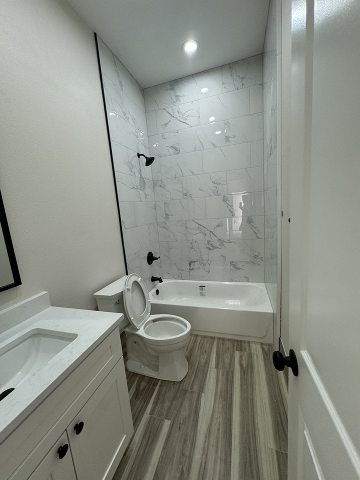 4000 Juno Dr #4000 - Photo 6 of 9