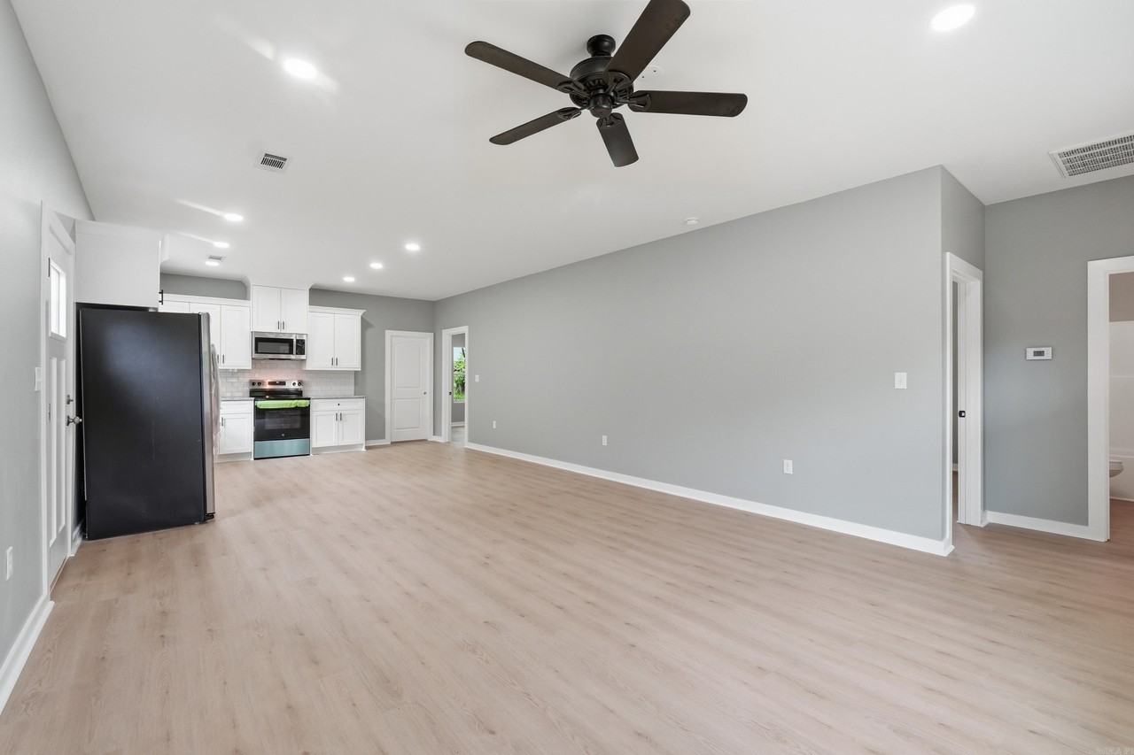717 Burton St #NA - Photo 7 of 22