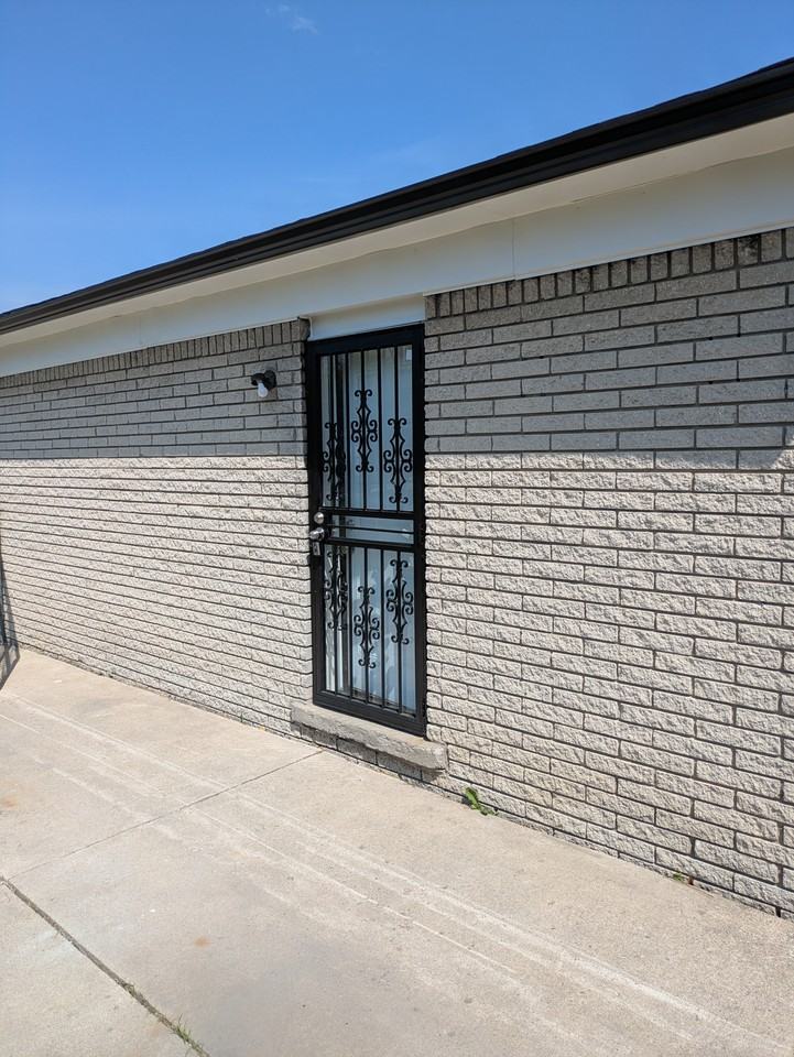 4021 Burns St #1 - Photo 4 of 11