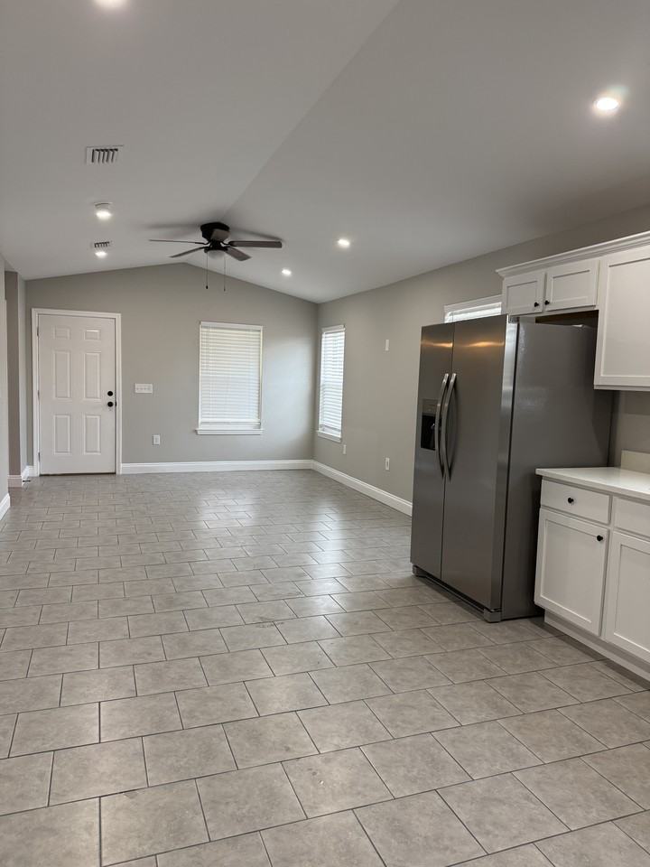 24672 Chestnut St #24672 - Photo 2 of 12