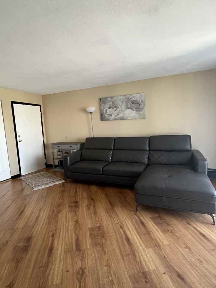 25 Farrwood Ave #4 - Photo 2 of 10