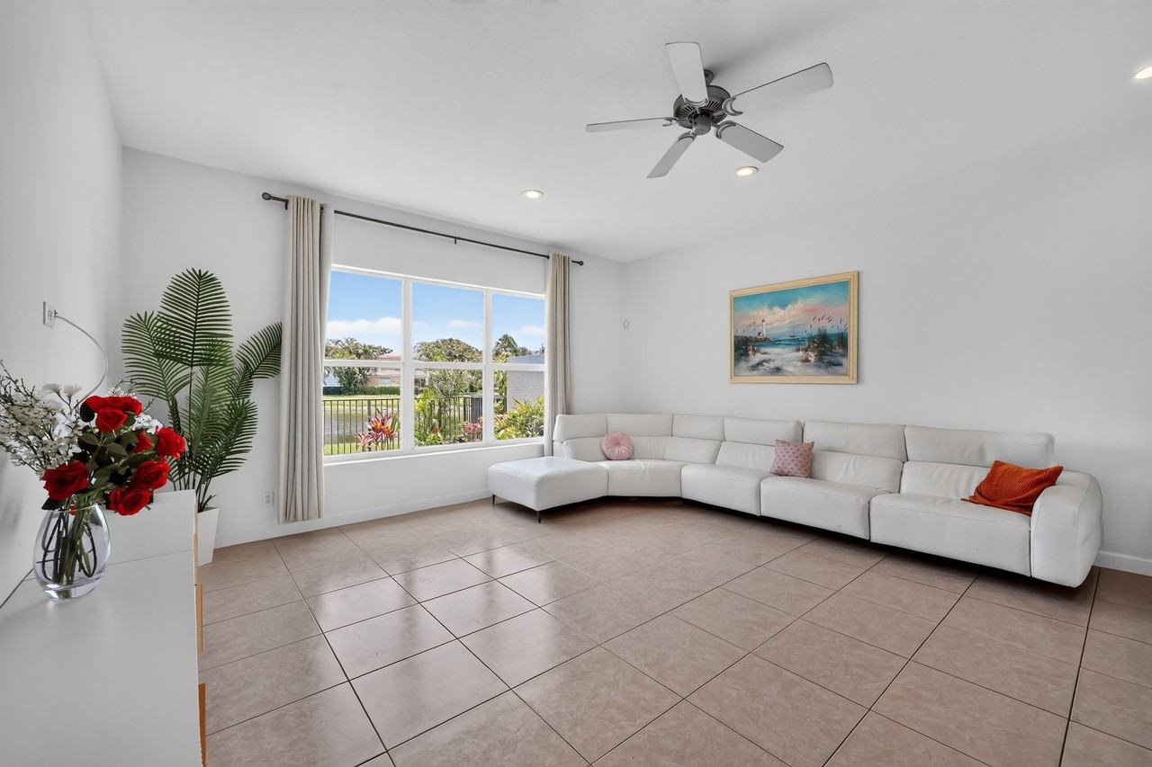 143 Isle Verde Way #NA - Photo 3 of 35