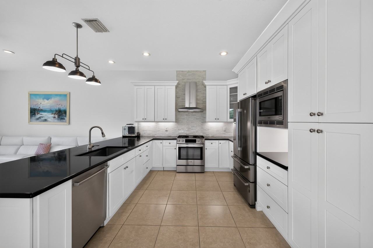 143 Isle Verde Way #NA - Photo 5 of 35