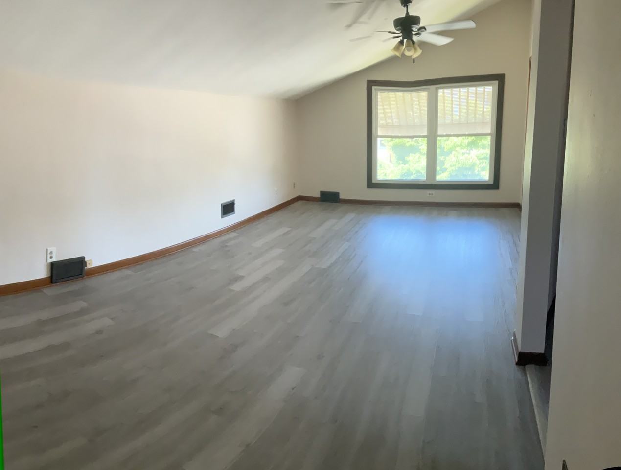 1337 1/2 Monroe Ave - Photo 2 of 13
