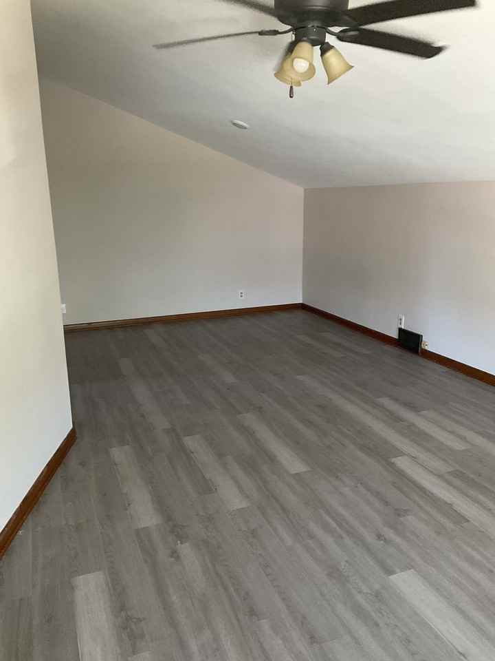1337 1/2 Monroe Ave - Photo 3 of 13