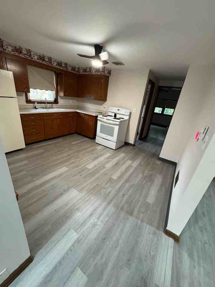 1337 1/2 Monroe Ave - Photo 4 of 13