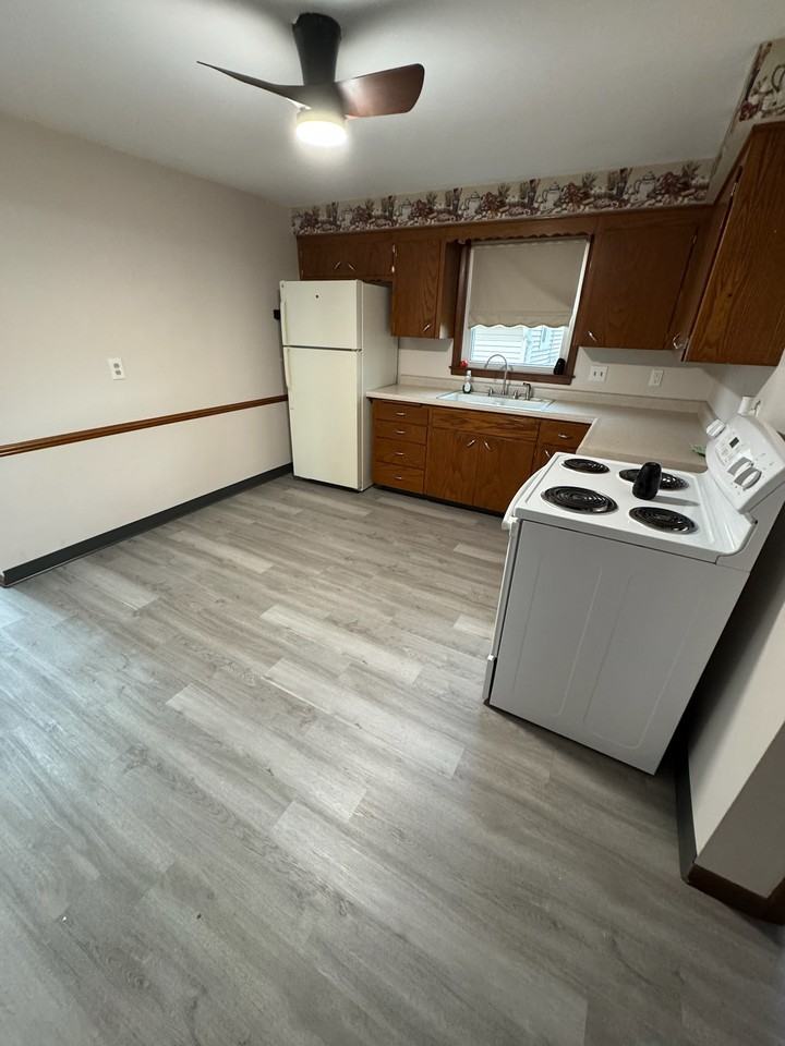 1337 1/2 Monroe Ave - Photo 5 of 13