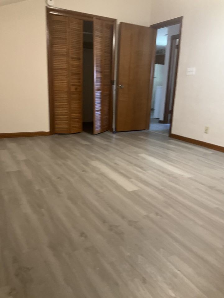 1337 1/2 Monroe Ave - Photo 7 of 13