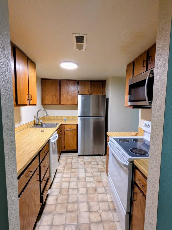14331 124th Ave Ne #C33 - Photo 5 of 17