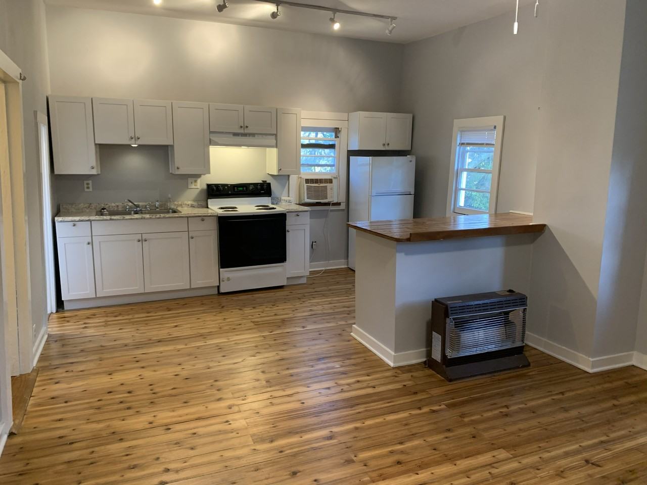 403 S 5th Ave #B - Photo 3 of 12