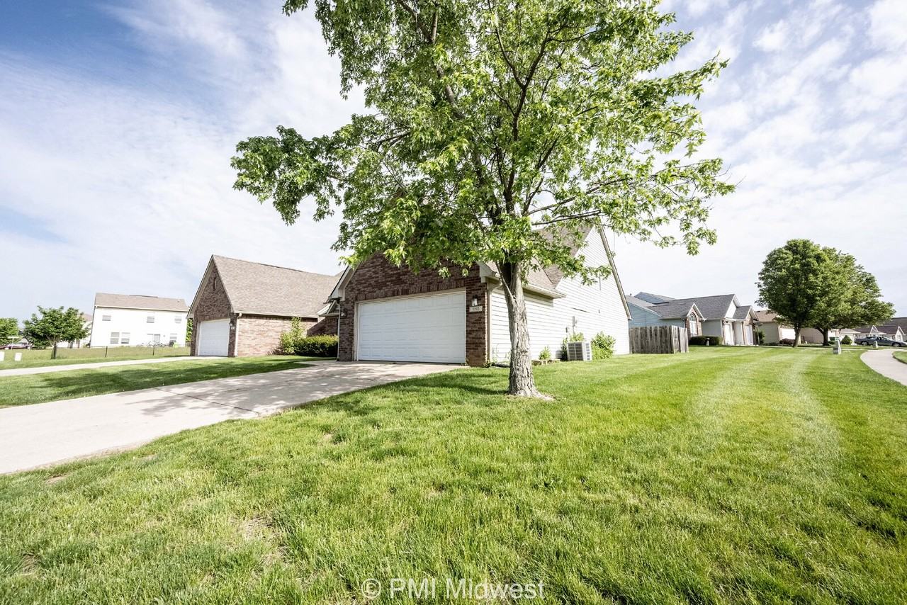 1092 Cobra Dr - Photo 2 of 36