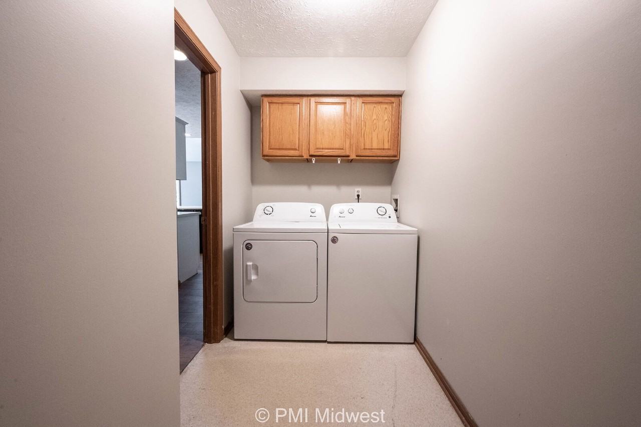 1092 Cobra Dr - Photo 3 of 36