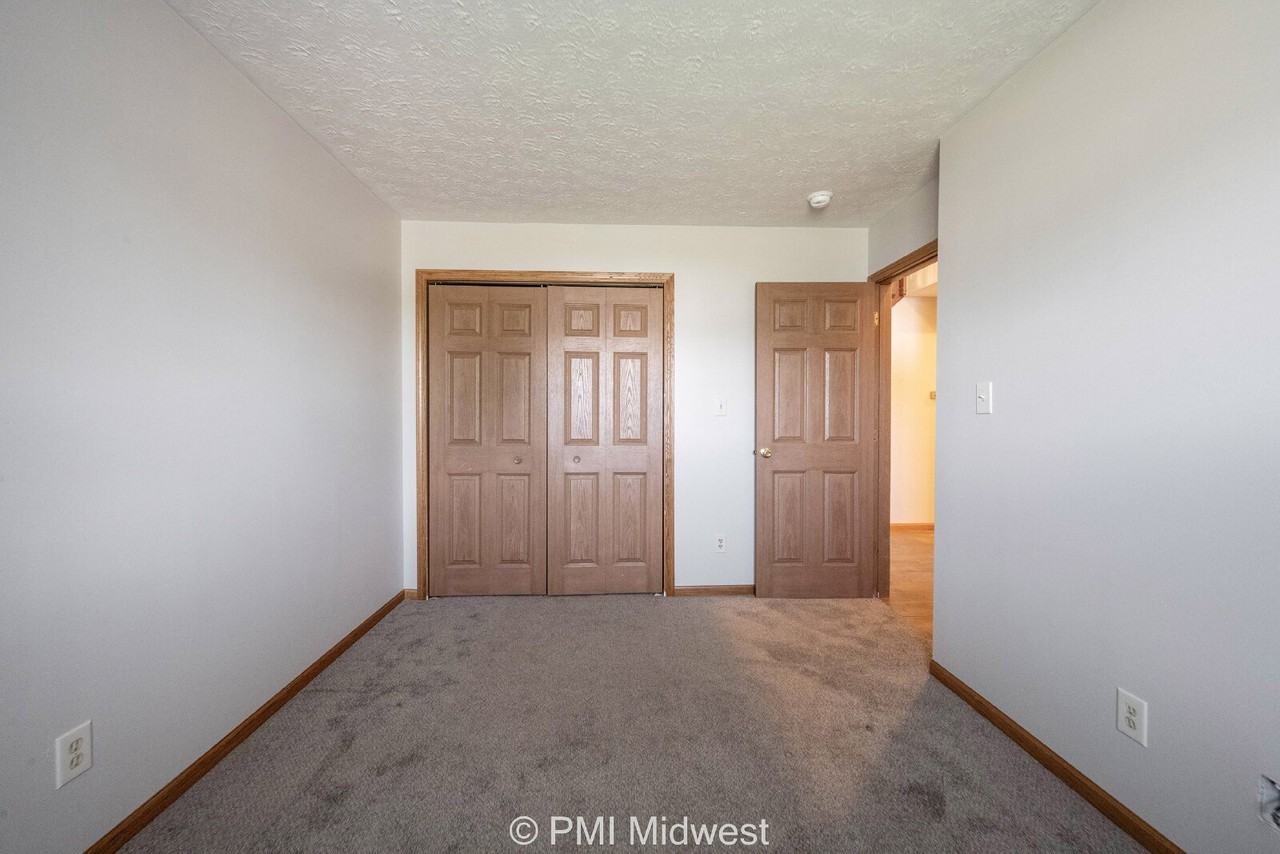 1092 Cobra Dr - Photo 5 of 36