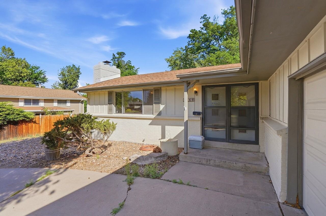 3260 E Maplewood Ave - Photo 3 of 50