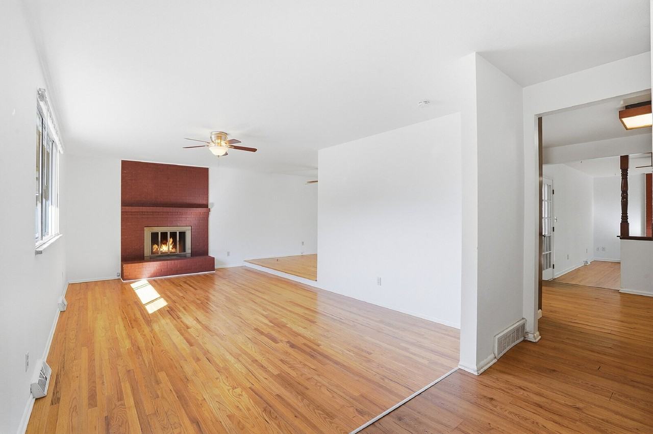 3260 E Maplewood Ave - Photo 4 of 50