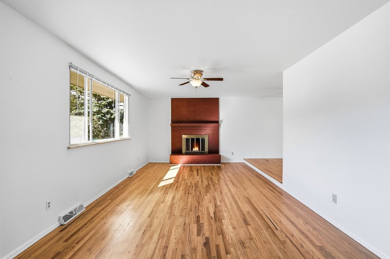 3260 E Maplewood Ave - Photo 5 of 50