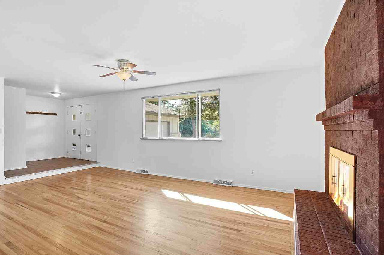 3260 E Maplewood Ave - Photo 6 of 50