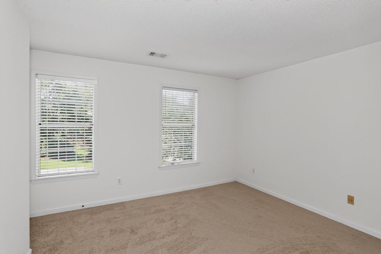 11885 Carriage Park Ln - Photo 4 of 36