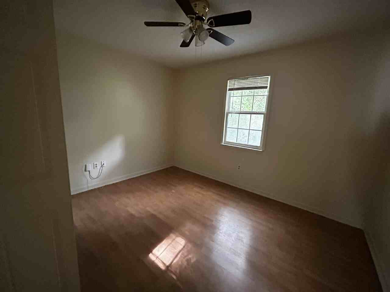 316B Pleasant St - Photo 4 of 6