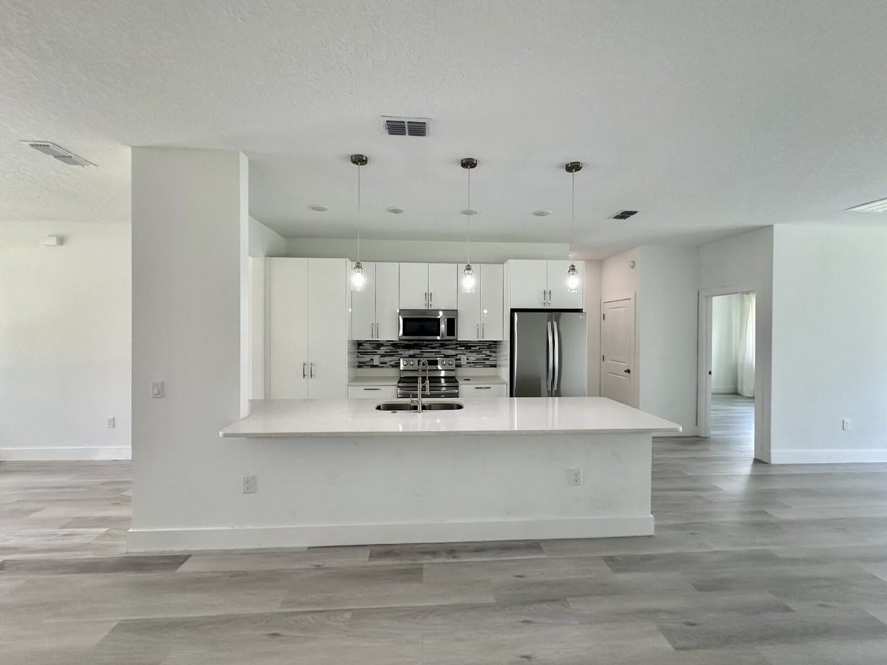1370 Cogan Dr Se - Photo 5 of 17