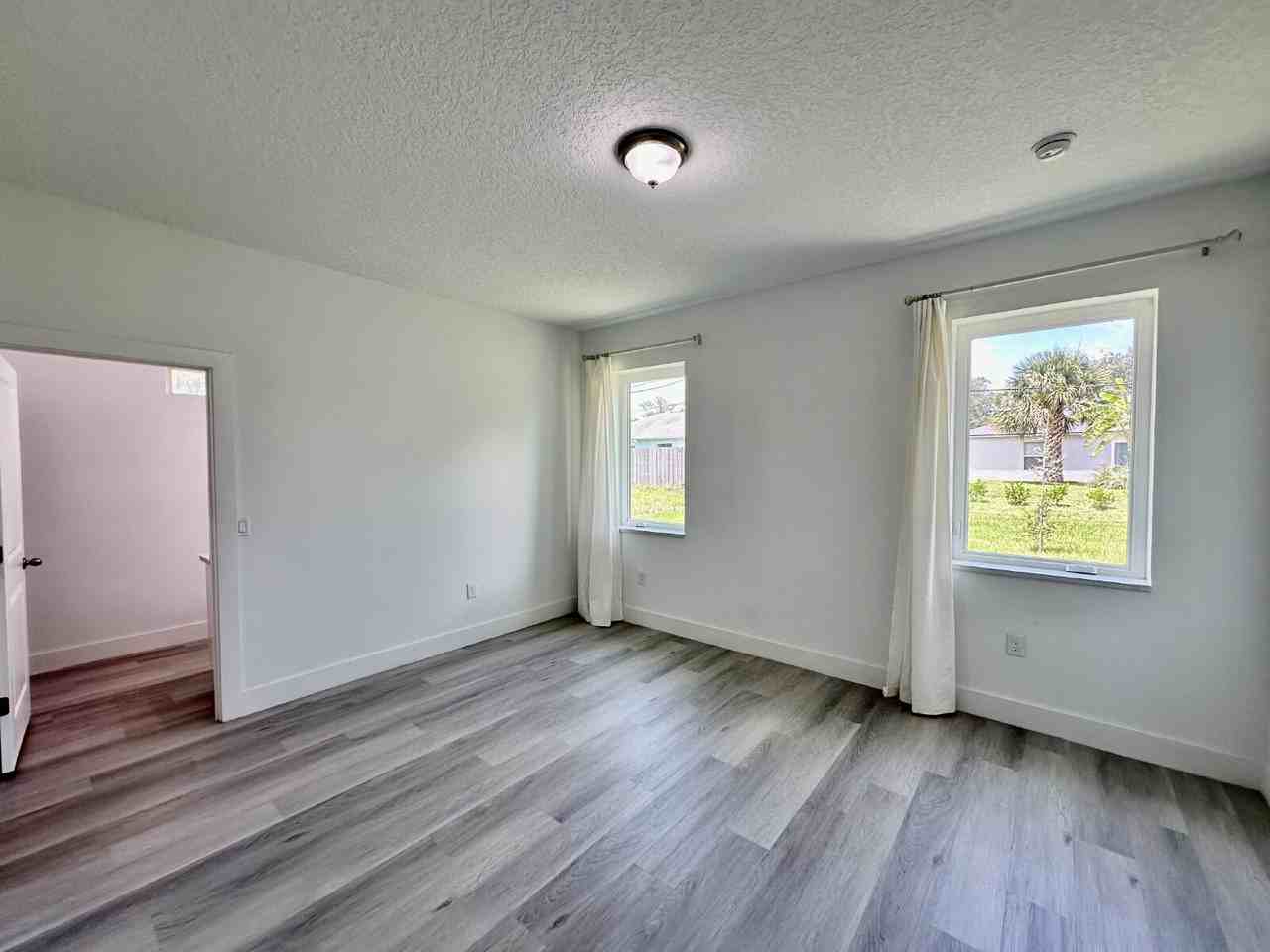 1370 Cogan Dr Se - Photo 7 of 17