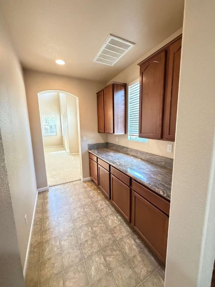 3892 Colma Ave - Photo 6 of 32